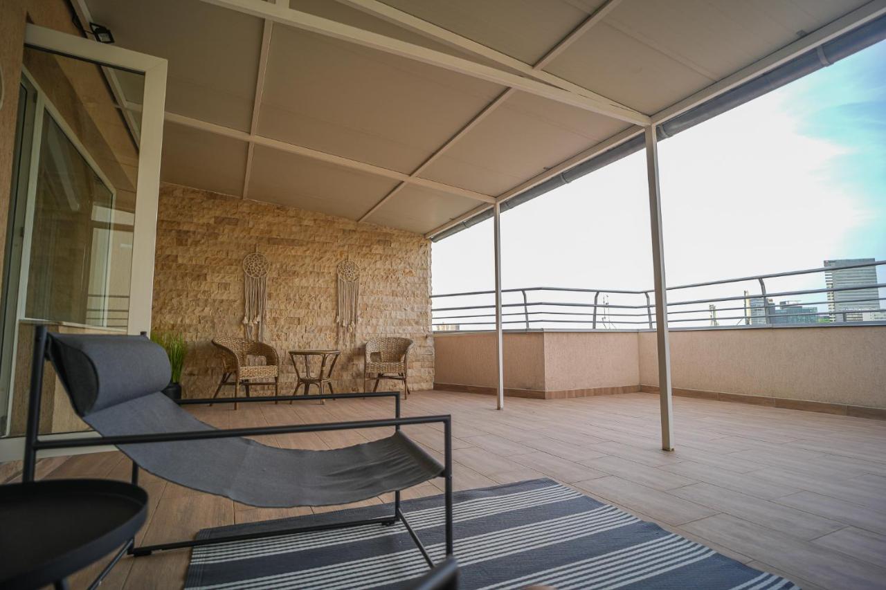 Penthouse With Huge Rooftop & Amazing City View ブカレスト エクステリア 写真